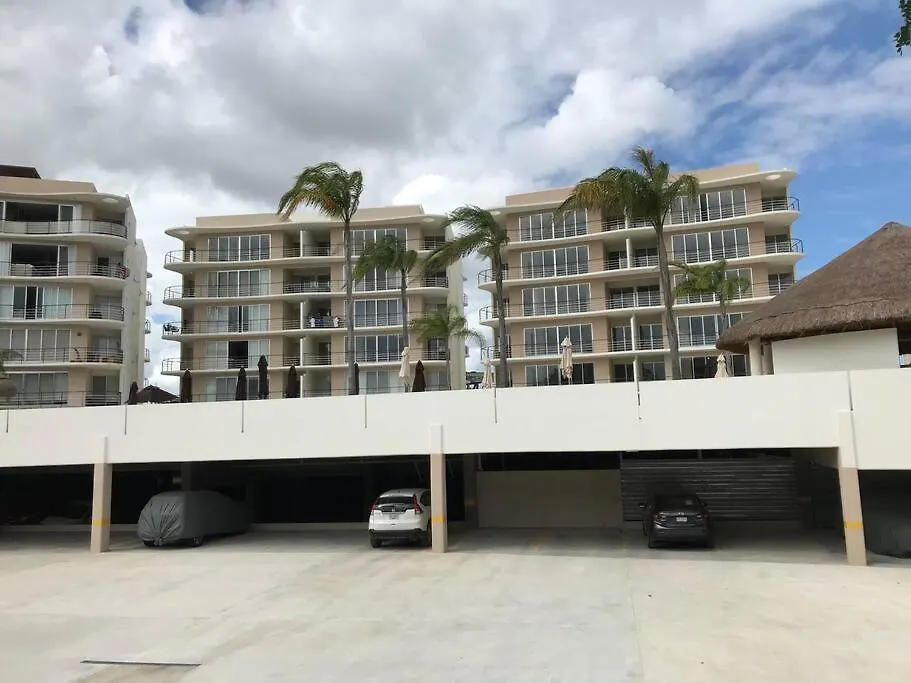 Cancun 2 Bedroom Condo, Pool, Great Wifi & Tvs