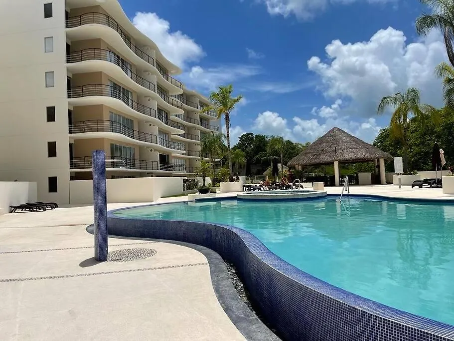 Cancun 2 Bedroom Condo, Pool, Great Wifi & Tvs Mexico