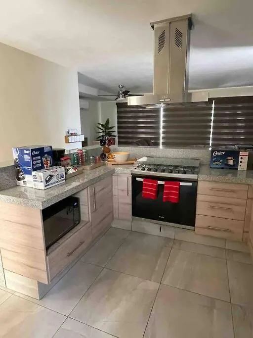 Apartment Cancun 2 Bedroom Condo, Pool, Great Wifi & Tvs