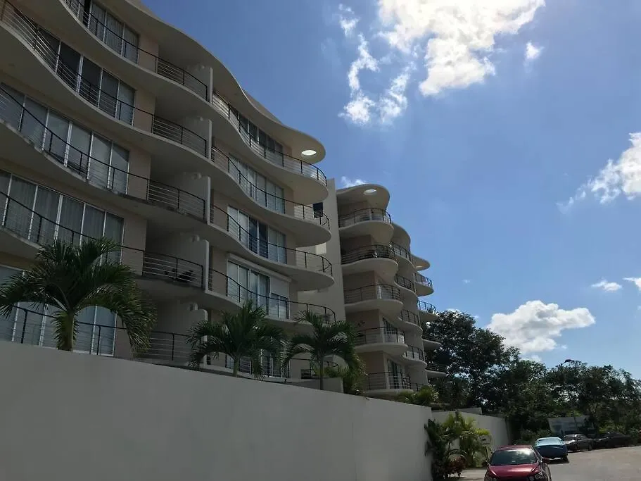 Cancun 2 Bedroom Condo, Pool, Great Wifi & Tvs 0*,  Mexico