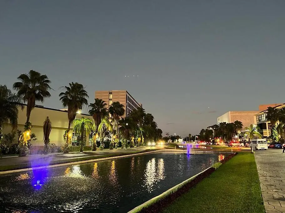 Cancun 2 Bedroom Condo, Pool, Great Wifi & Tvs 0*,