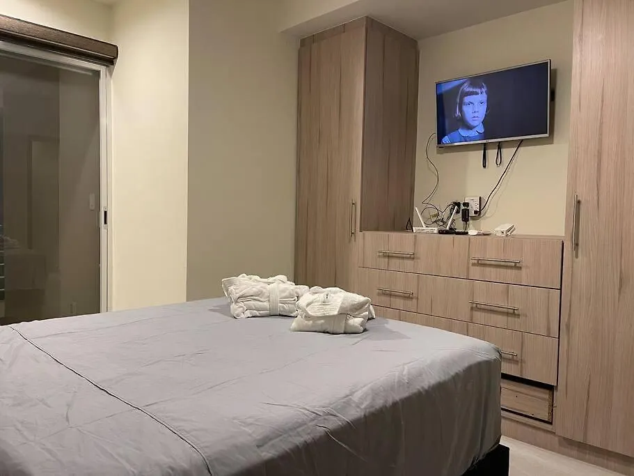Cancun 2 Bedroom Condo, Pool, Great Wifi & Tvs
