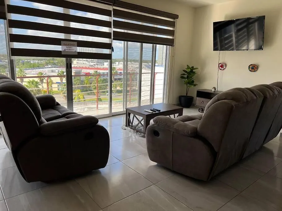 Cancun 2 Bedroom Condo, Pool, Great Wifi & Tvs Apartment