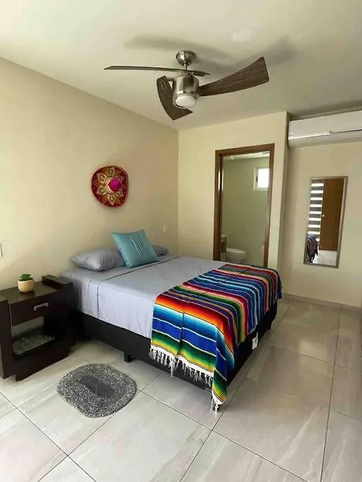 Cancun 2 Bedroom Condo, Pool, Great Wifi & Tvs