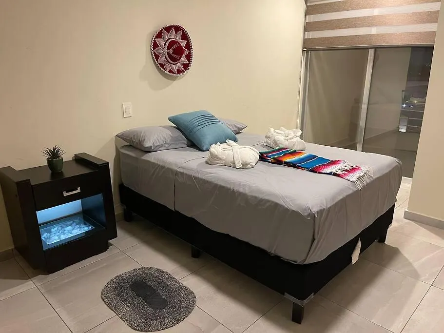 Cancun 2 Bedroom Condo, Pool, Great Wifi & Tvs 0*,  Mexico
