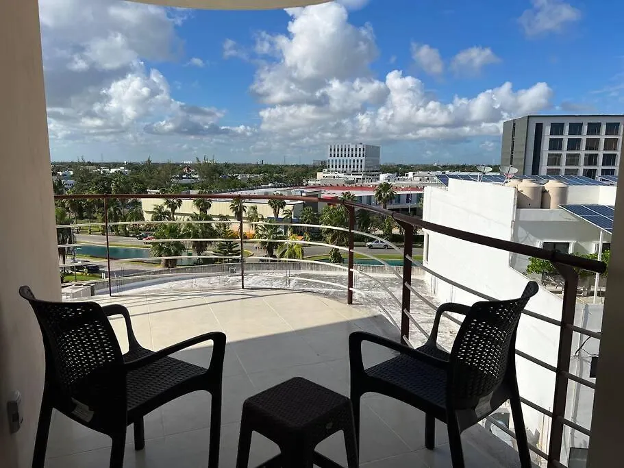 Cancun 2 Bedroom Condo, Pool, Great Wifi & Tvs Apartment