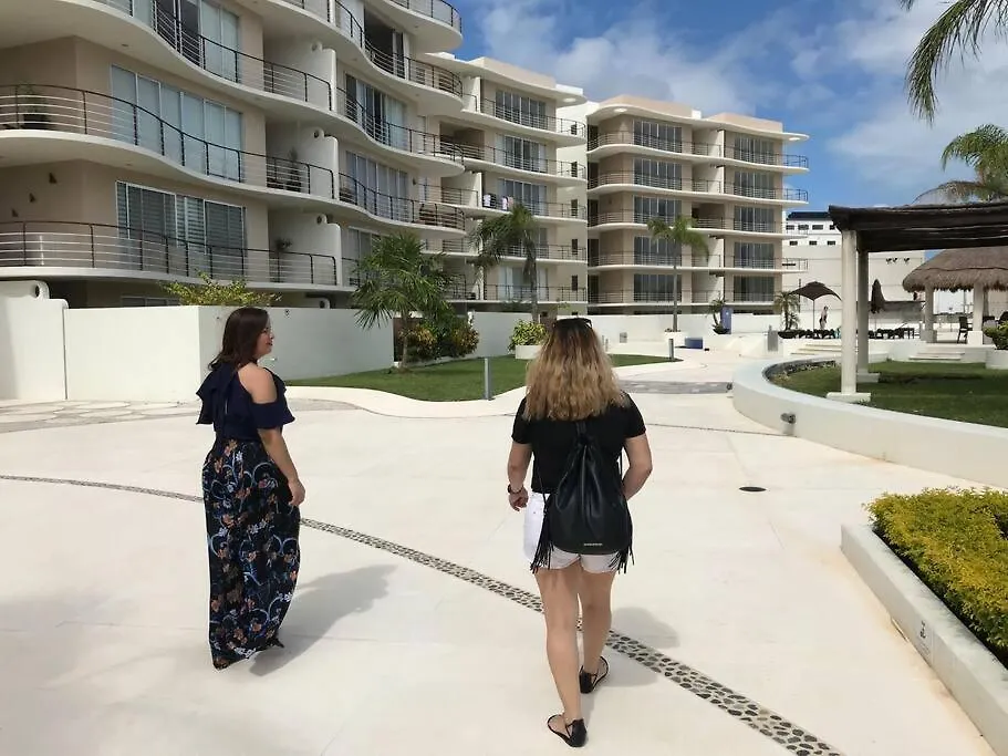 Apartment Cancun 2 Bedroom Condo, Pool, Great Wifi & Tvs