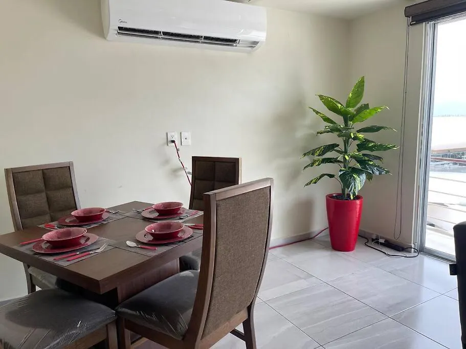Cancun 2 Bedroom Condo, Pool, Great Wifi & Tvs 0*,