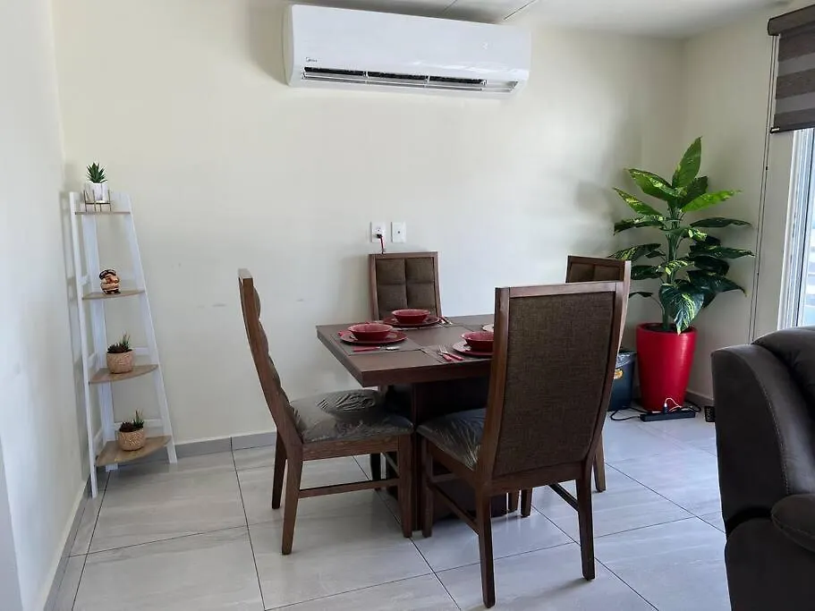 Cancun 2 Bedroom Condo, Pool, Great Wifi & Tvs